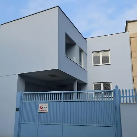 I Casa de hóspedes Tirana